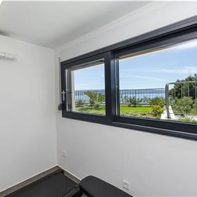 5 bedroom beachfront villa with heated pool near Omis, sleeps 9